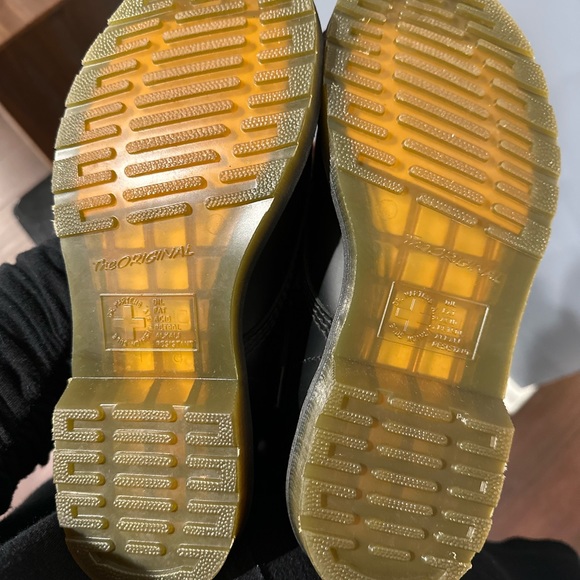 Dr Martens sz 7 like new, worn twice - Picture 3 of 16